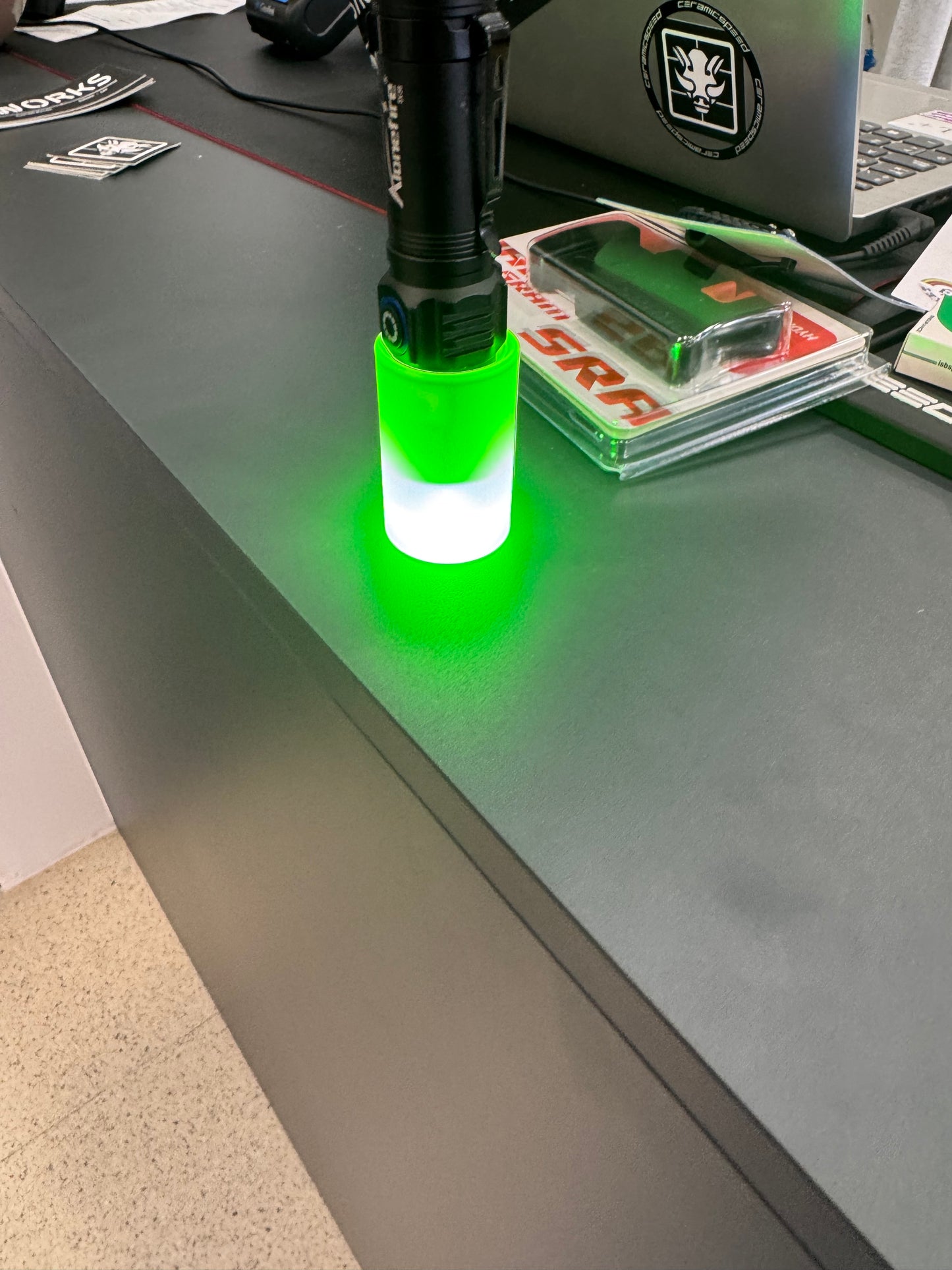 Vaso de chupito de vidrio de Uranio