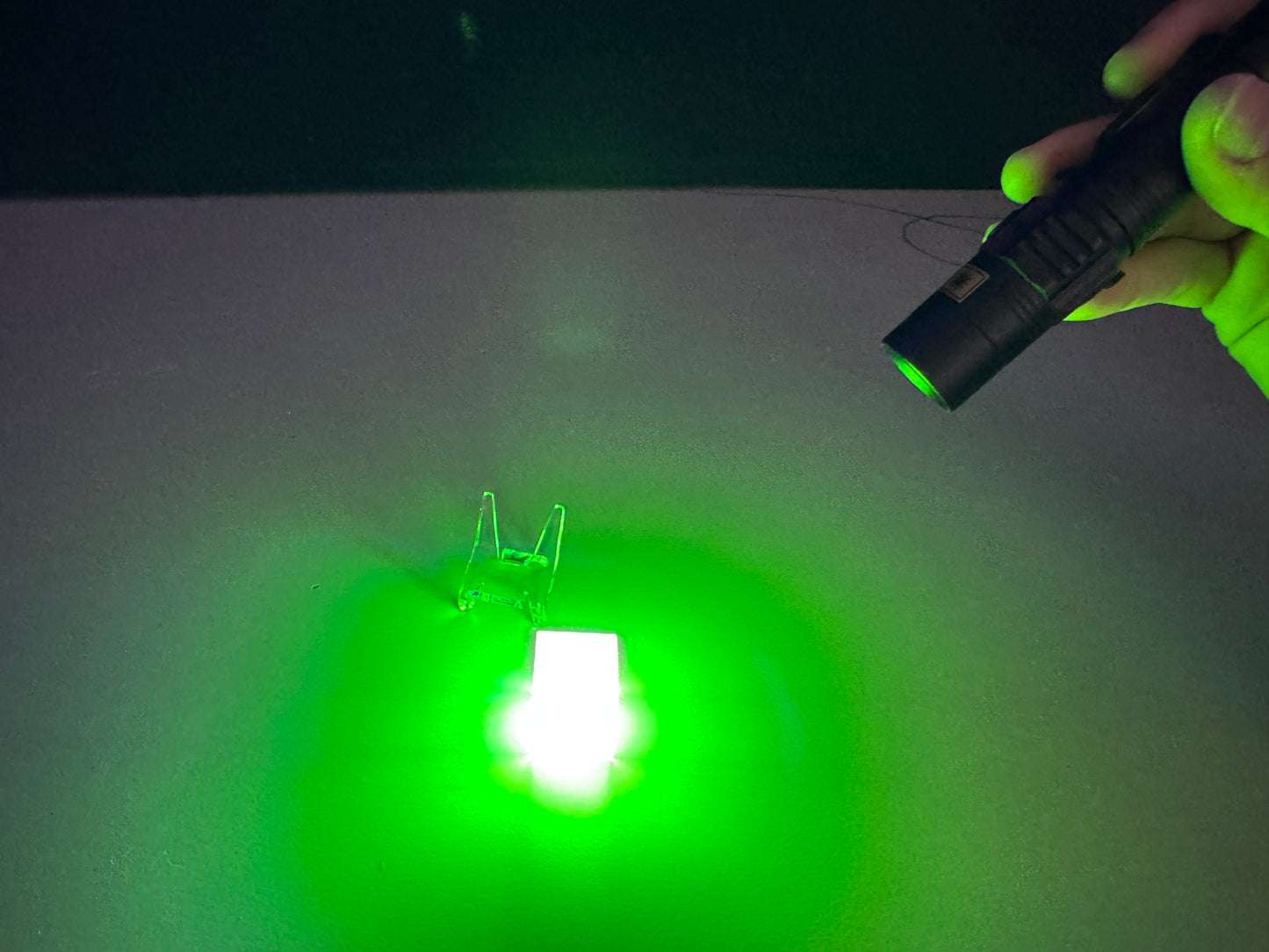 Cubo Fluorescente de vidrio de Uranio