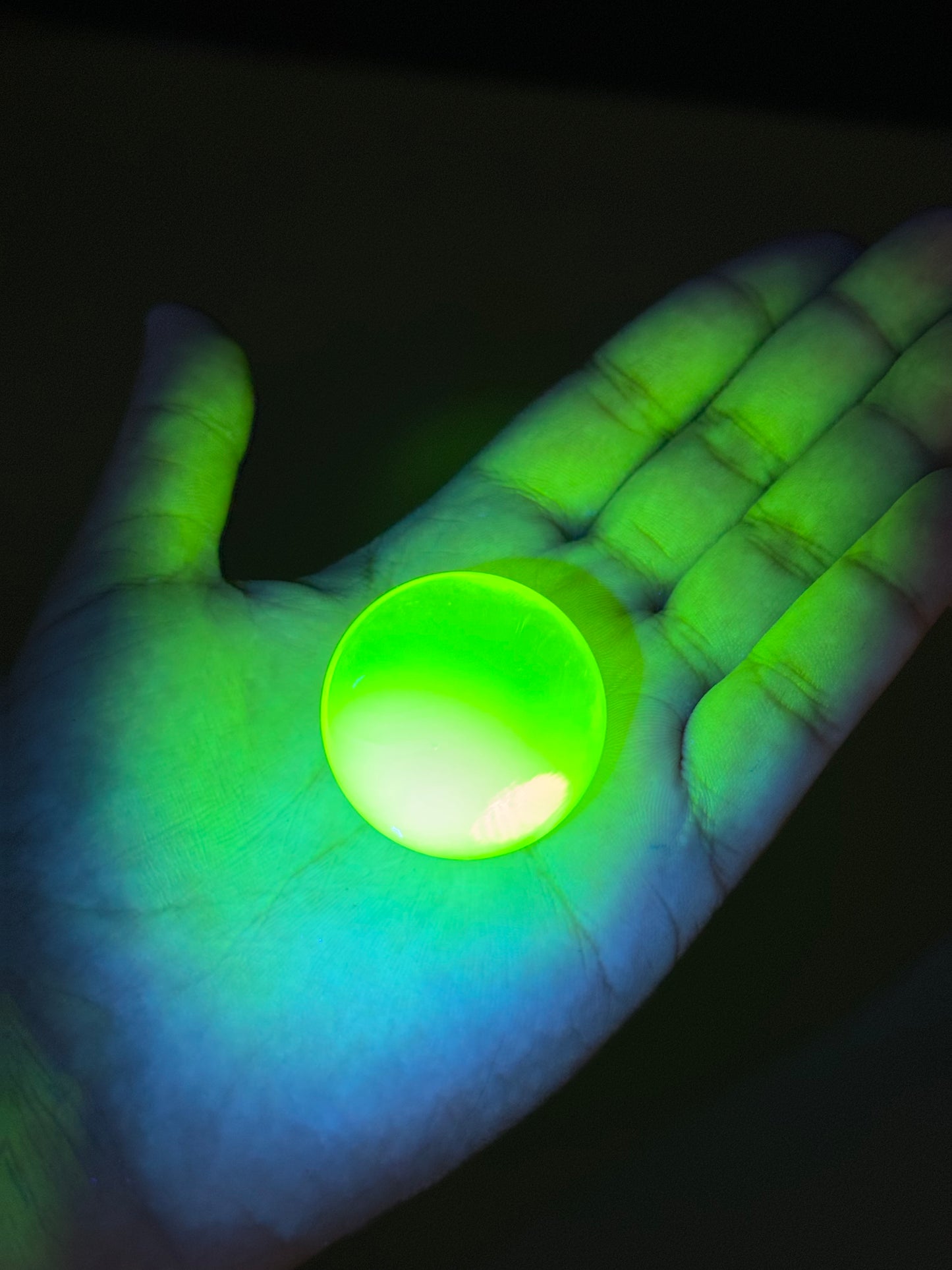 Bola gigante de Vidrio de Uranio